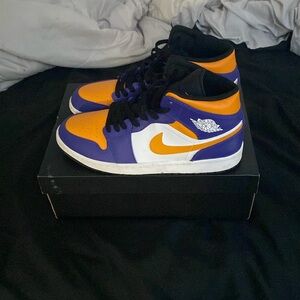 Air Jordan 1 mid “lakers”